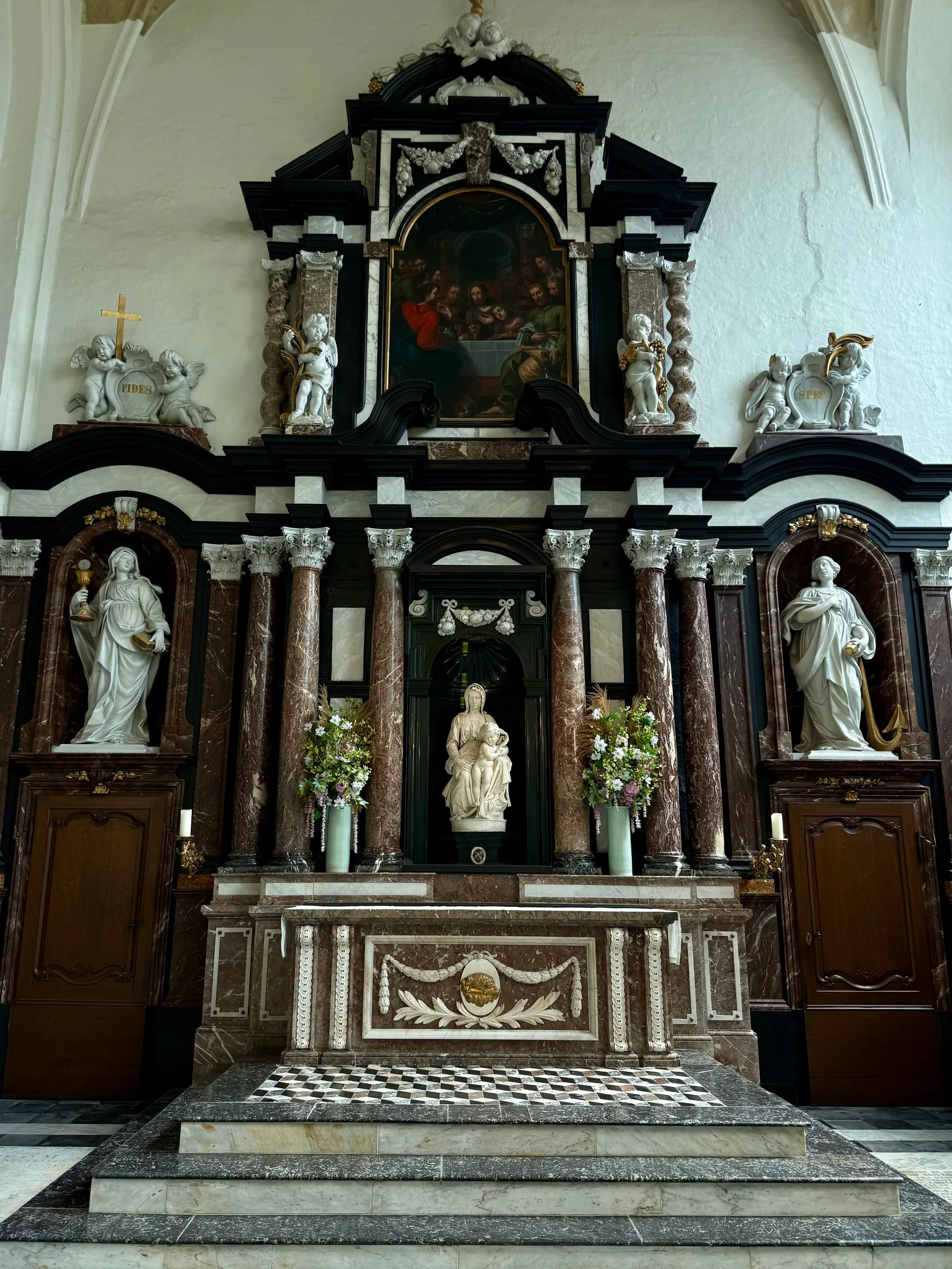 michelangelo madonna and child